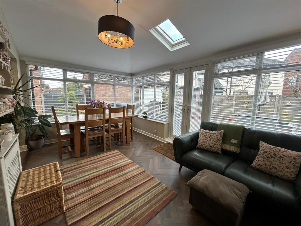 Ashdale Drive, Heald Green, Cheadle photo 4