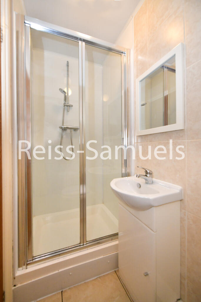 6 bedroom town house for rent