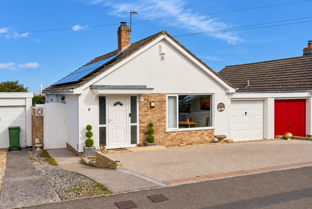2-bed detached on 8 Crossmead, Woolavington, TA7 8ER, £265,000
