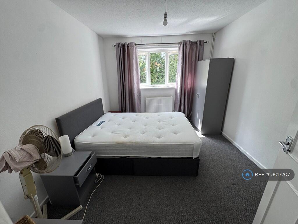 Apartment in Redditch, Worcestershire - More