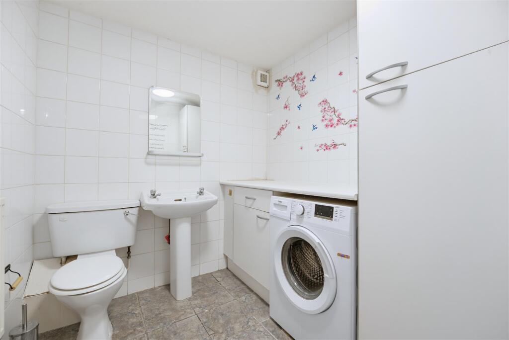 Apartment in Southall - View 4