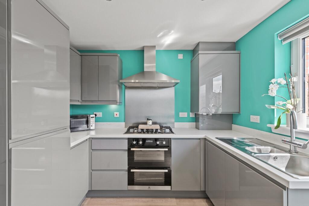House in East Calder, Calderwood - View 2