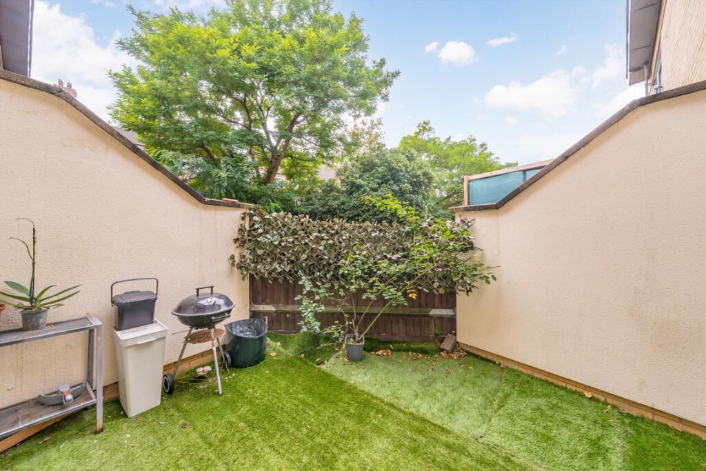 Apartment in Harrow - View 3