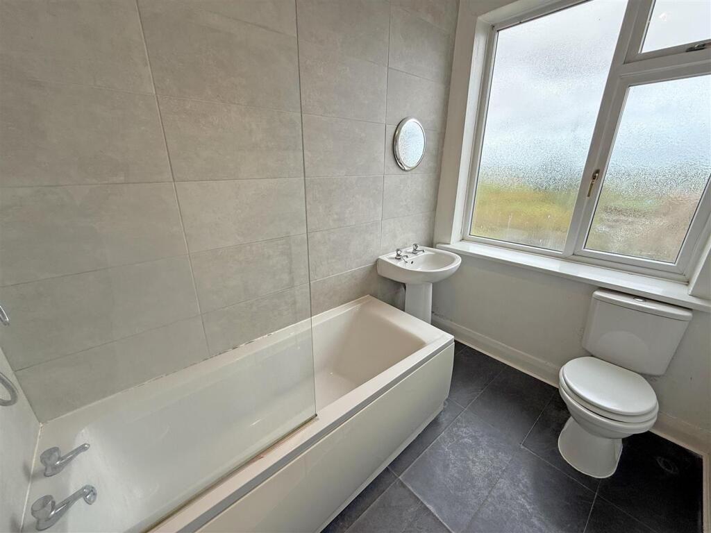 Apartment in North Tyneside, North East - View 5