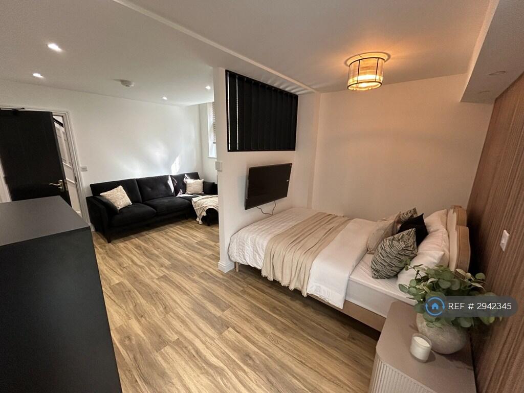 House in Rushden, North Northamptonshire - View 2