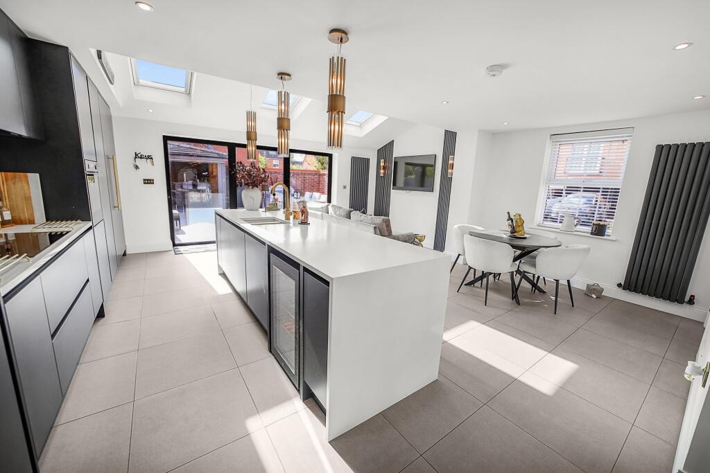 House in Warrington, Chapelford, Great Sankey - More