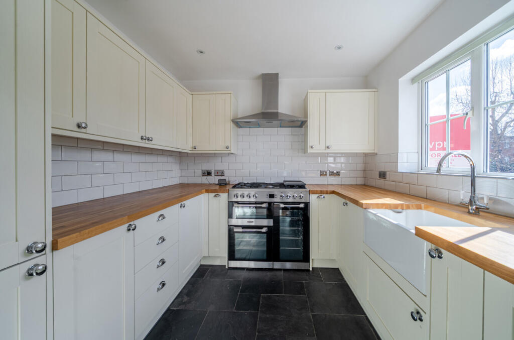 House in East Hampshire, Alton - View 2