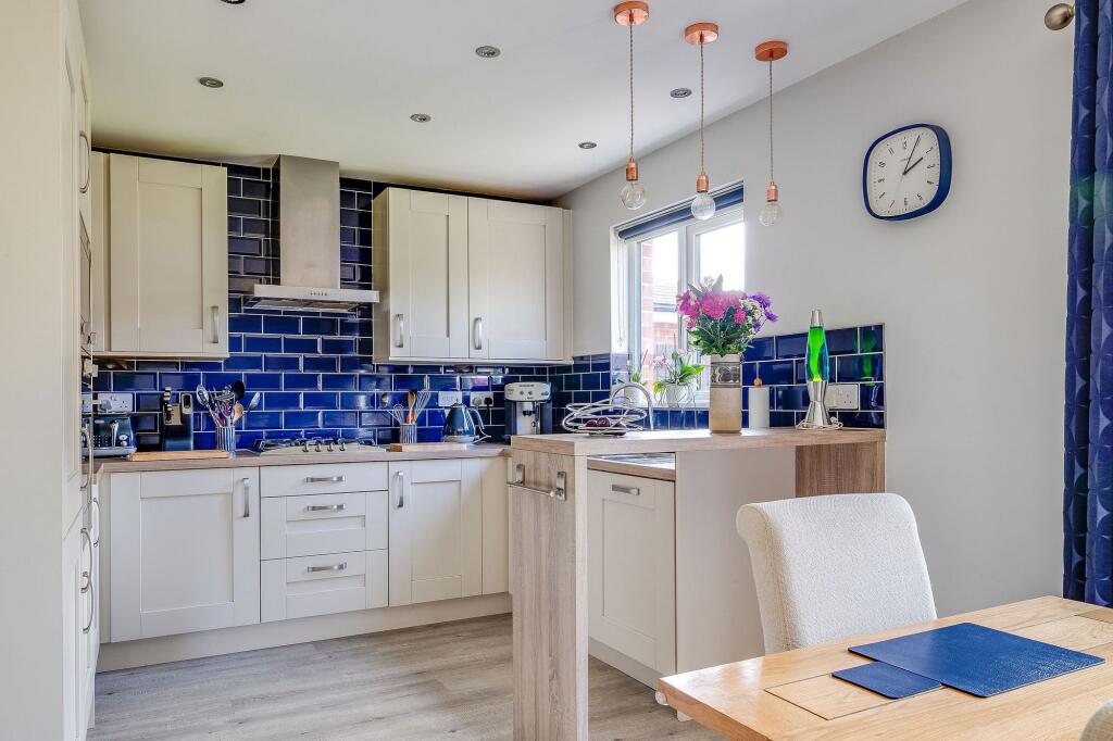 Strawberry Close, Farndon, CH3 photo 3