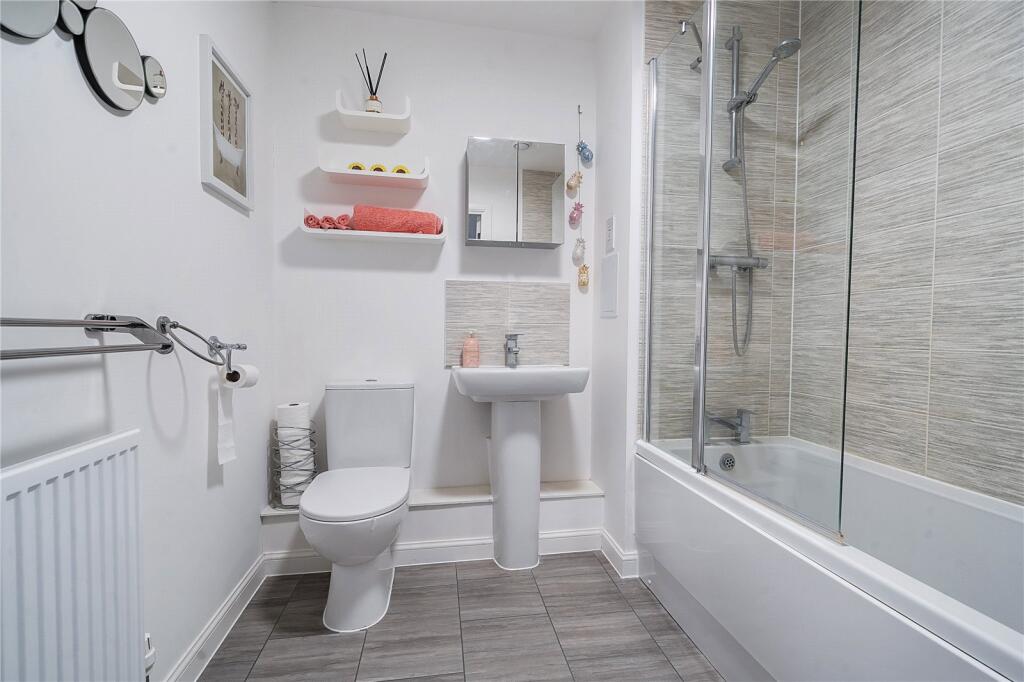Apartment in Basingstoke and Deane, Basingstoke - More