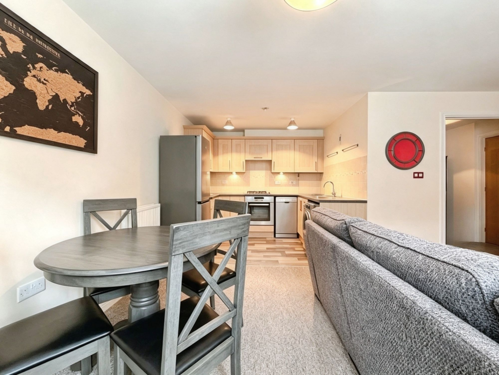 Apartment in Swindon, St. Andrews - View 4