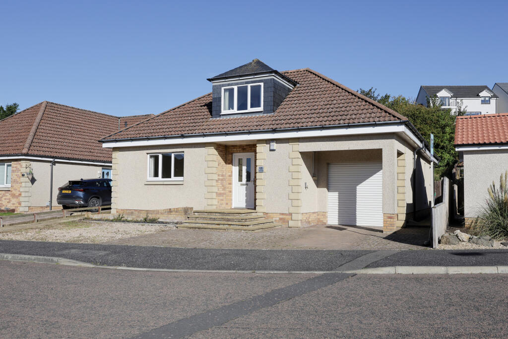 4-bed detached on Valley Drive, Leslie, Glenrothes, KY6, £350,000