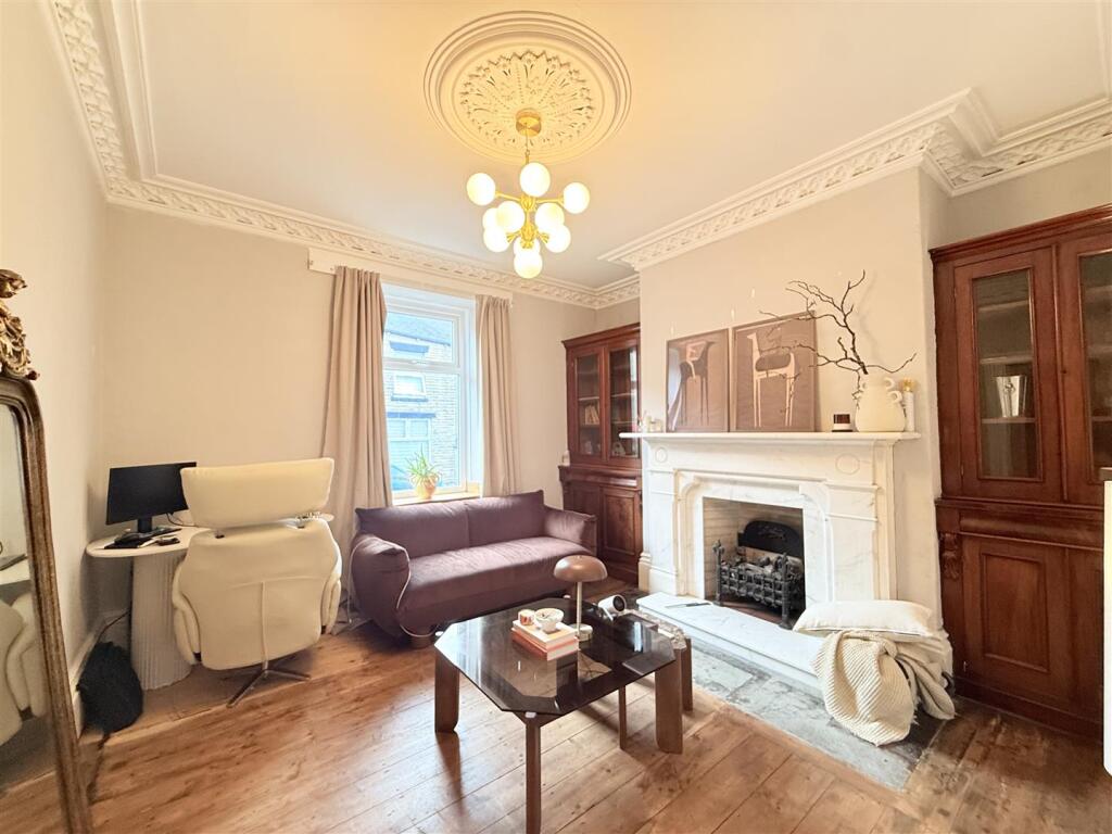 House in Oldham, Hey, Lees - View 5