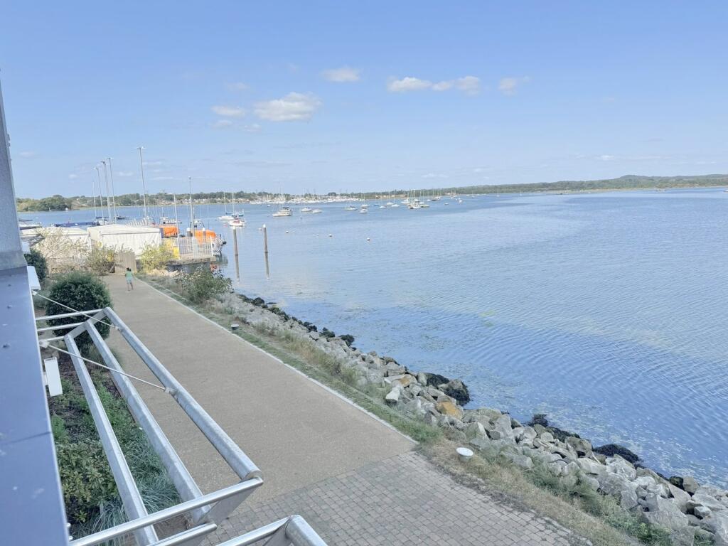 Apartment in Poole, Sterte - View 4