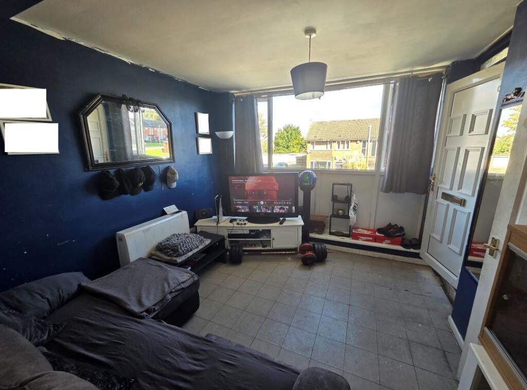 44 Tudor Court, Tipton, West Midlands, DY4 8UX photo 2