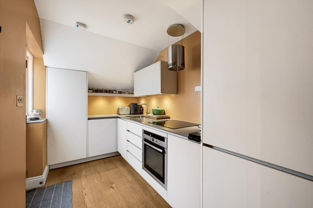 Apartment in London - View 5