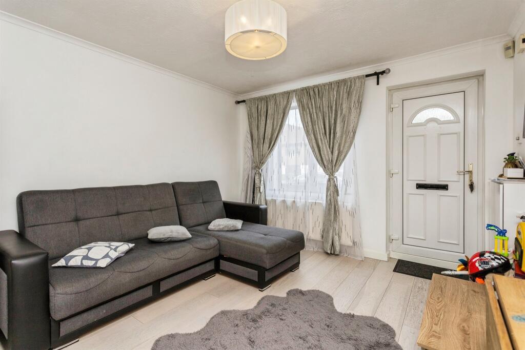 Windmill Court, Crawley photo 3