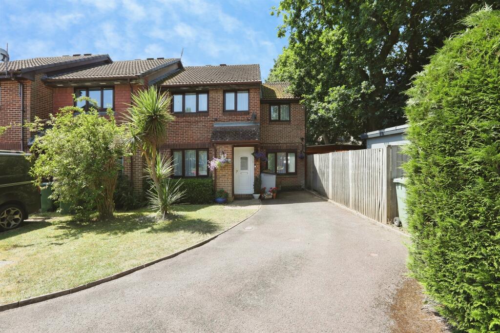 4-bed terraced on Wallis Way, Horsham, £525,000