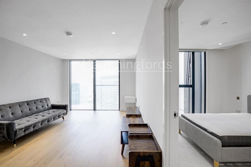 Hampton Tower, South Quay Plaza, Canary Wharf, E14 photo 3