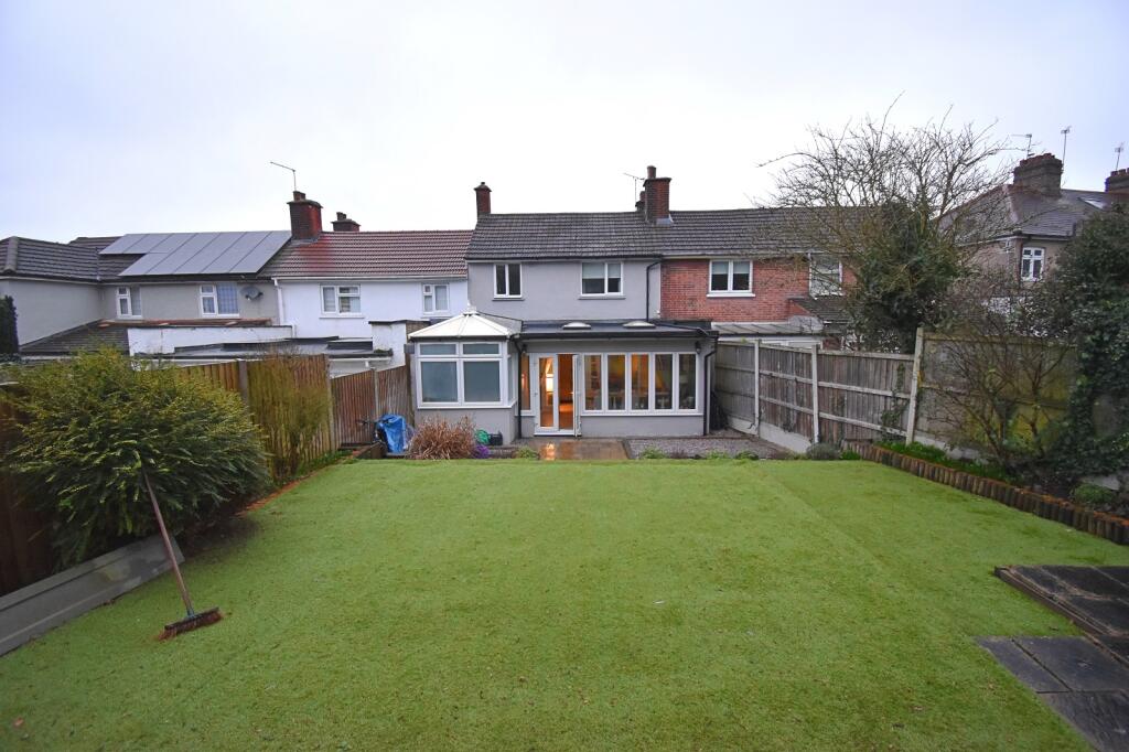 House in Woodford Green, Hale End - View 3