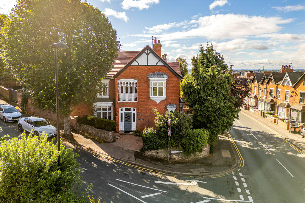 2-bed semi-detached on Carline Road, Lincoln, Lincolnshire, LN1 1HL, £300,000