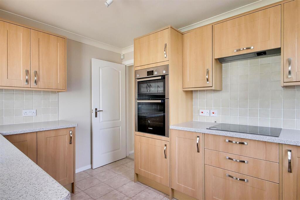 House in Worthing, West Sussex - More