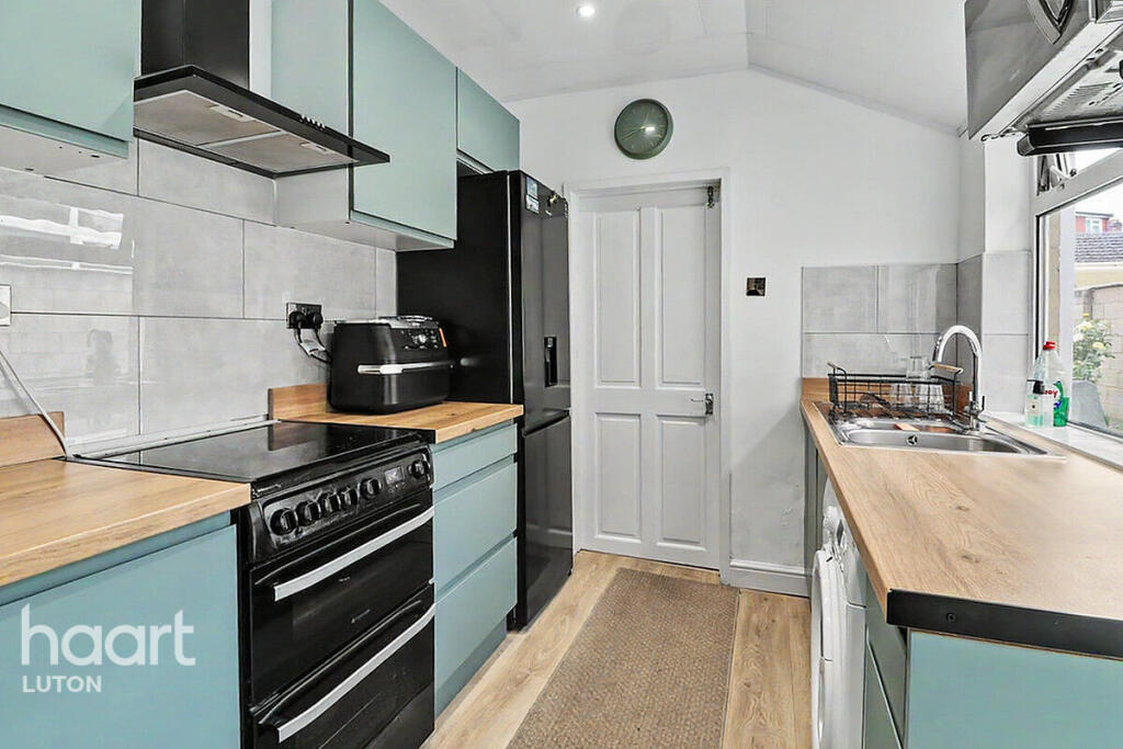 Churchill Road, Luton - View 6