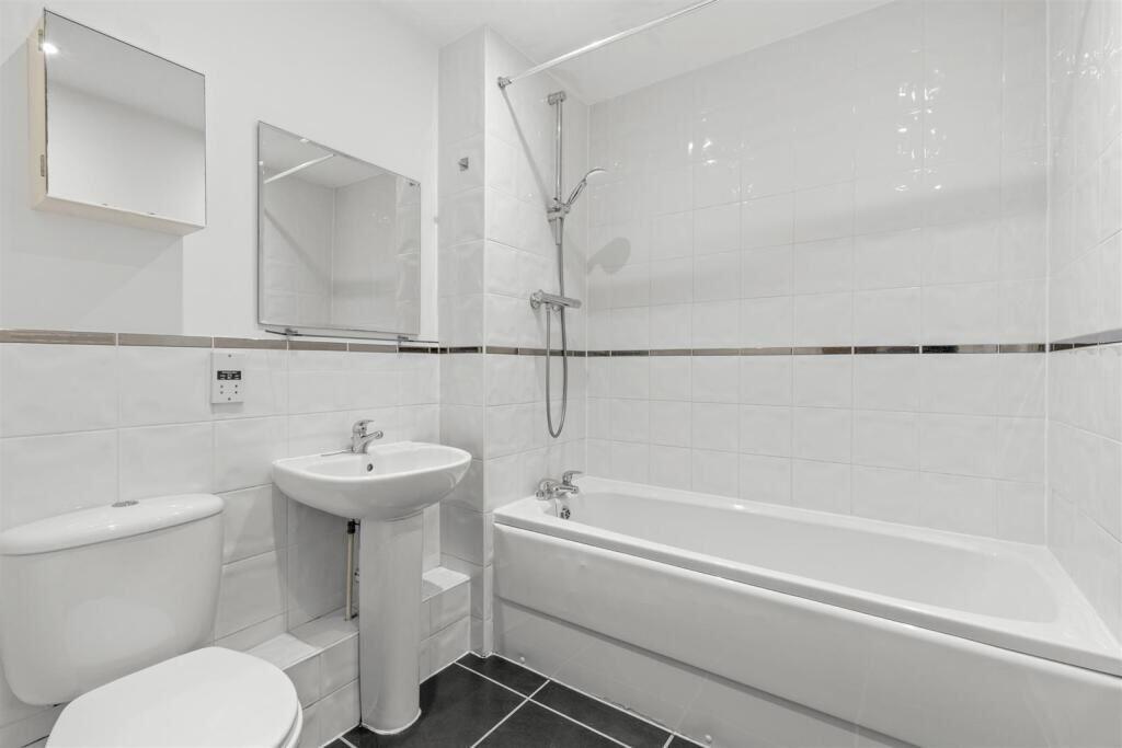Apartment in Hemel Hempstead, High Wycombe Community Board - More