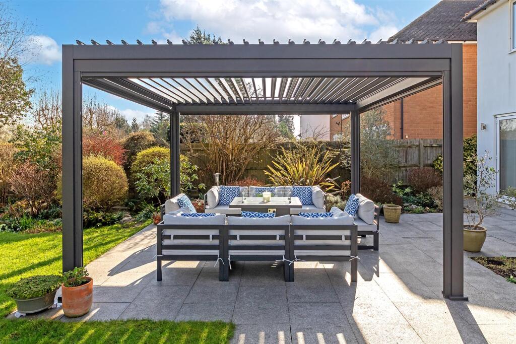 Sunderland Avenue, St. Albans - View 5