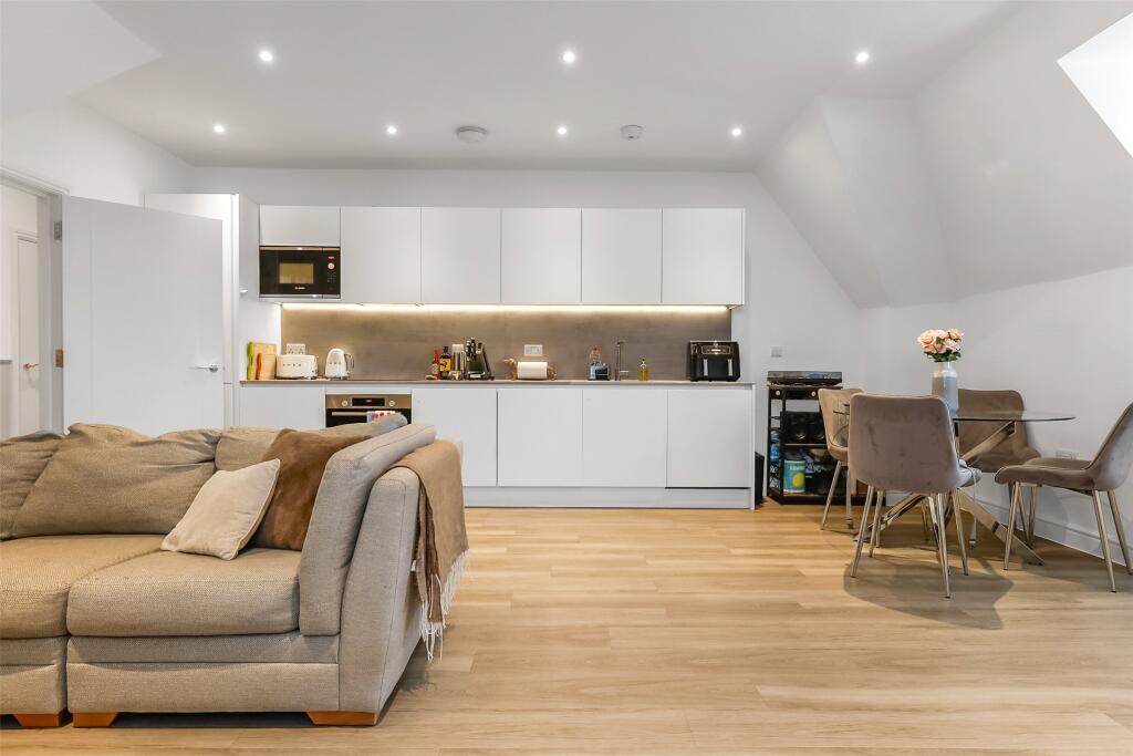 Apartment in Redhill, Reffles Bridge, Meadvale - View 5