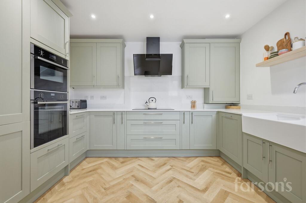 House in Brentwood, Hutton Mount - View 2