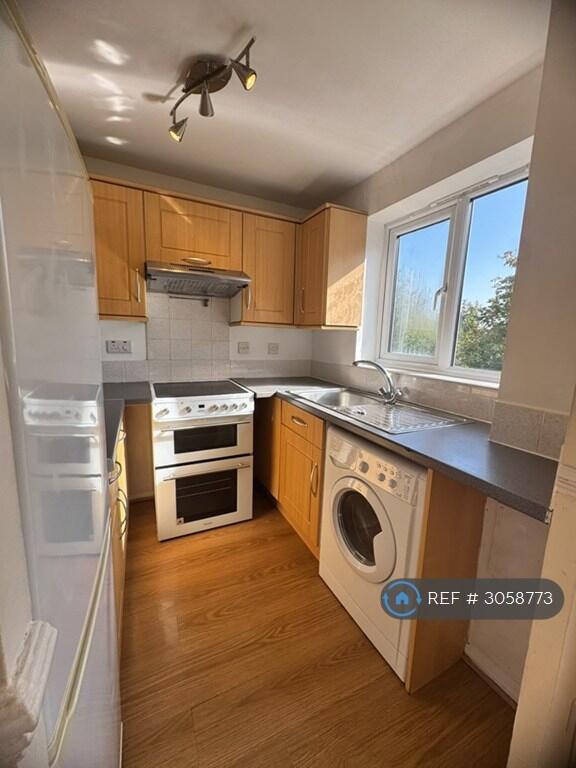 Apartment in Romford - More