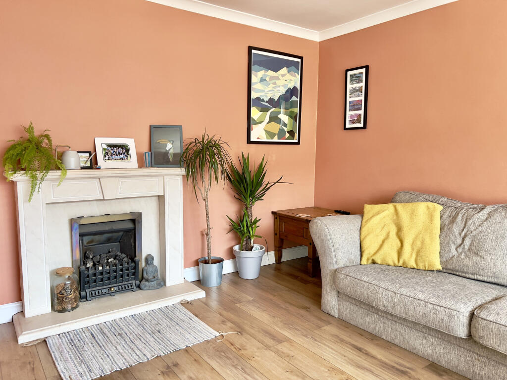 Three bedroom home with HUGE garden! Exciting potential to extend STPP photo 4