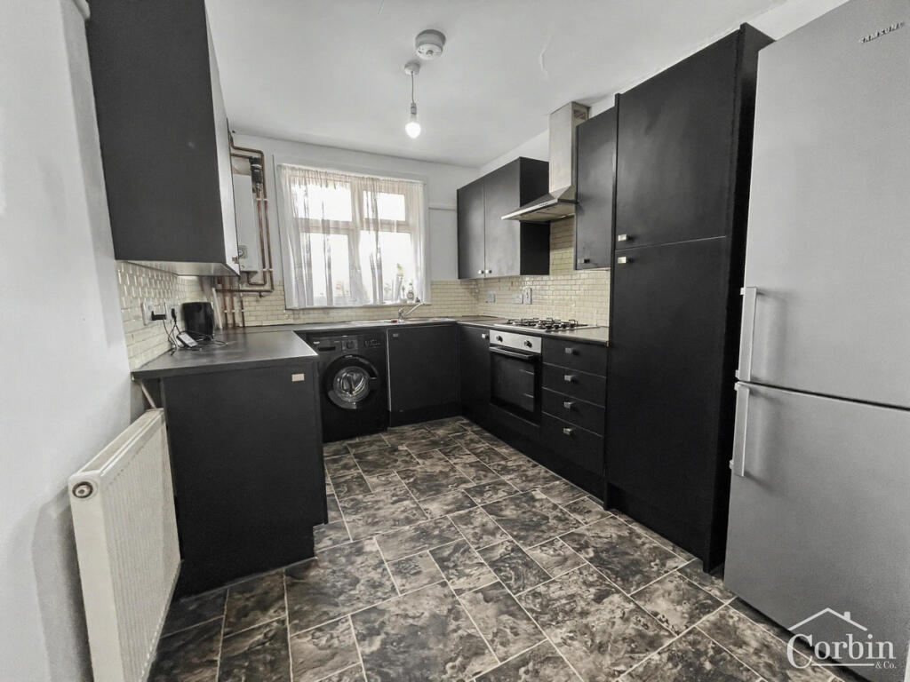 Apartment in Talbot Village, Ensbury Park, Bournemouth - View 3