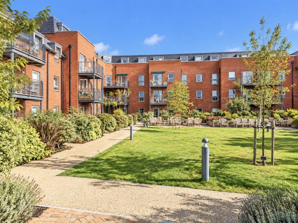 2-bed house on Endless Street, Salisbury, £395,000