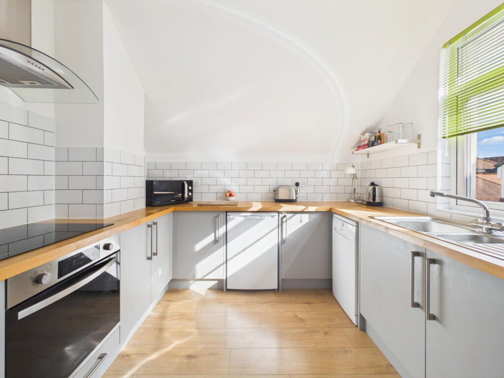 Apartment in Worthing, Broadwater - More