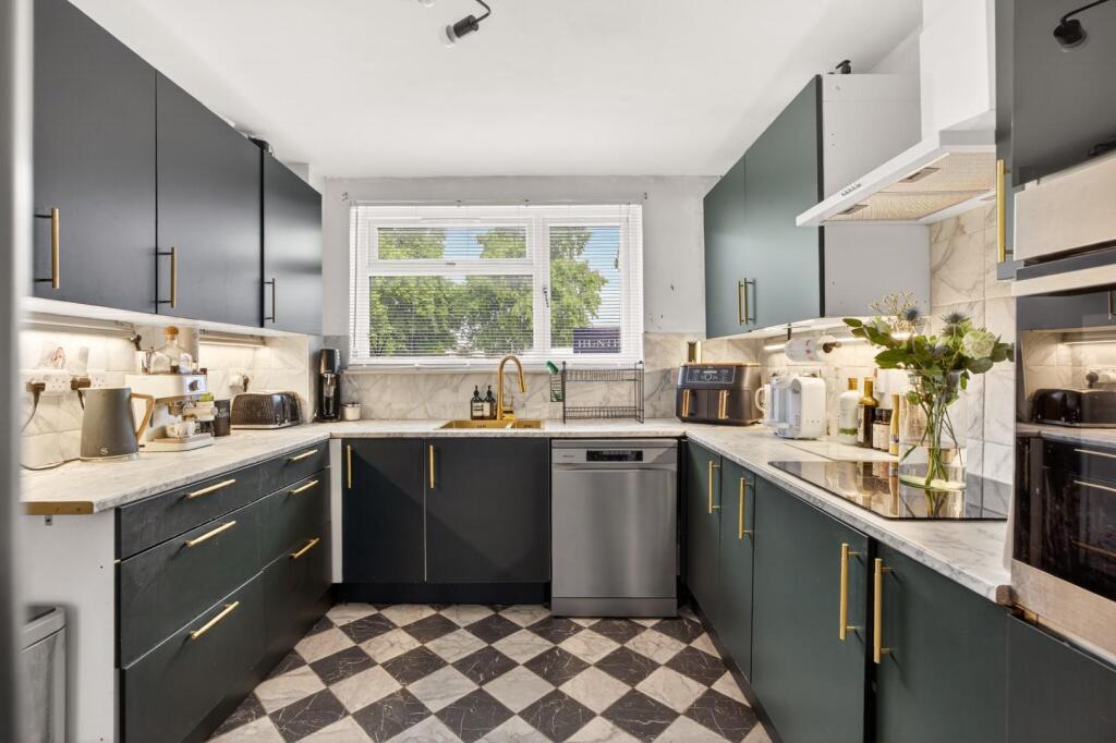 House in Bristol, Hengrove - More