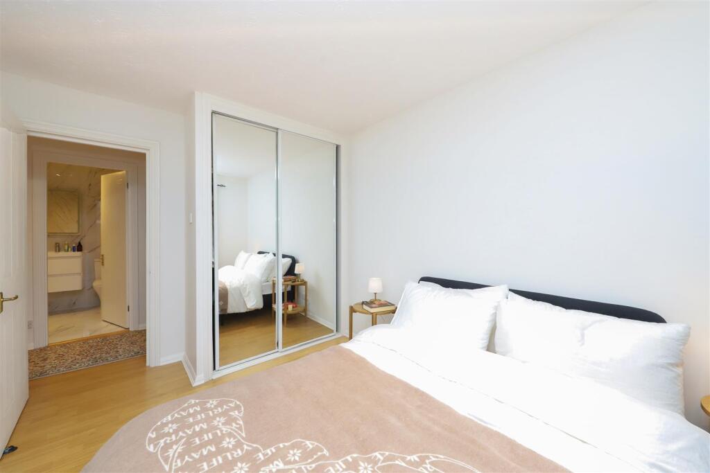 Apartment in London, Pinner - View 5