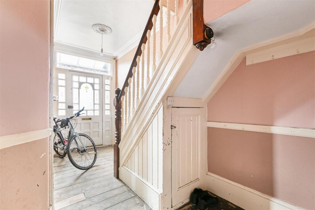 House in London - View 2