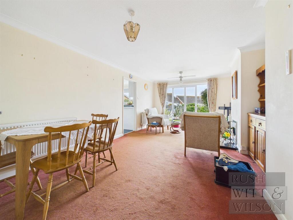 House in Bexhill-on-Sea, Pebsham - More