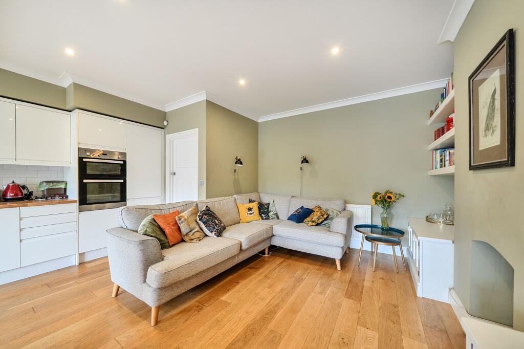 House in London, Royal Borough of Kingston upon Thames - View 5