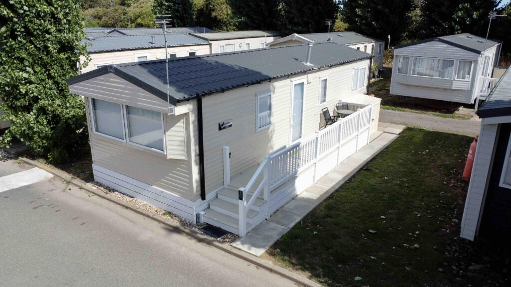 2-bed caravan on Felixstowe Beach, Walton Avenue, IP11, £25,000