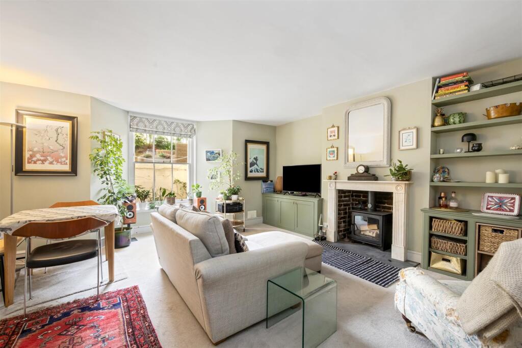 Apartment in Hove, Brunswick - View 2