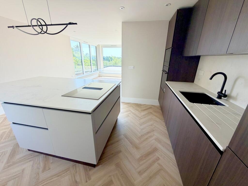 Apartment in Poole - More