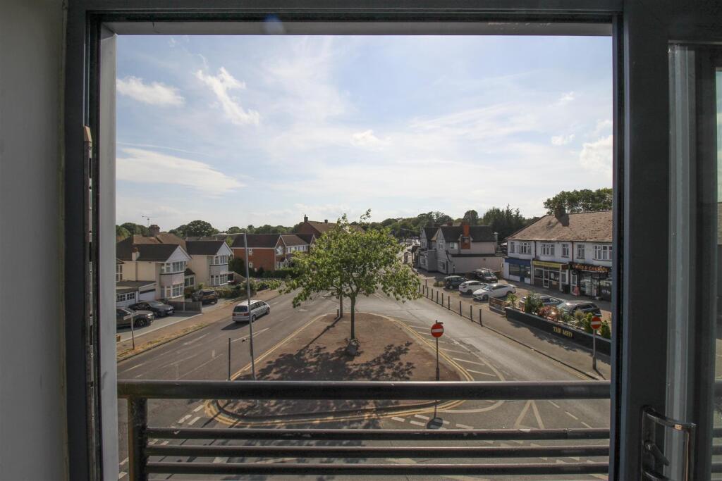 Apartment in Southend-on-Sea - View 5