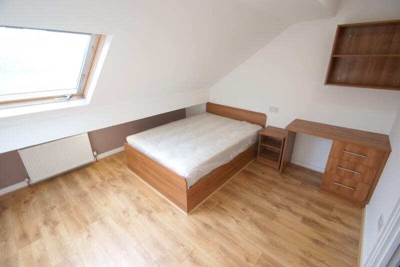 House in Leeds, West Yorkshire - View 5