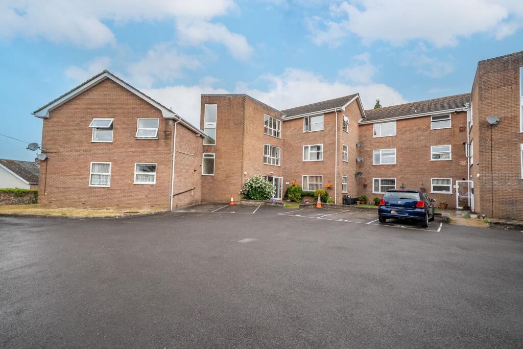 2-bed flat on Marlborough Street, Andover, SP10, £190,000