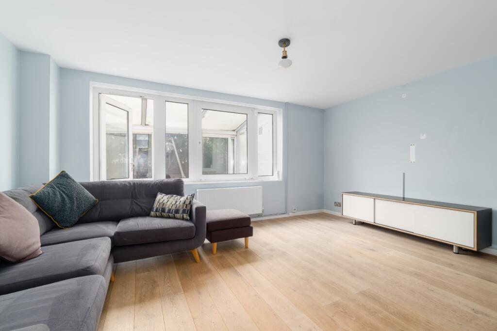 3 bedroom maisonette for rent