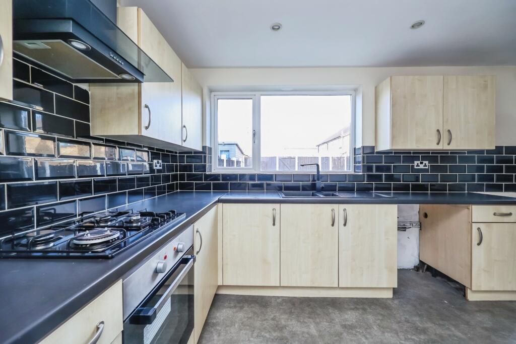 Winscombe Mount, Clifton, Nottingham, NG11 - View 4