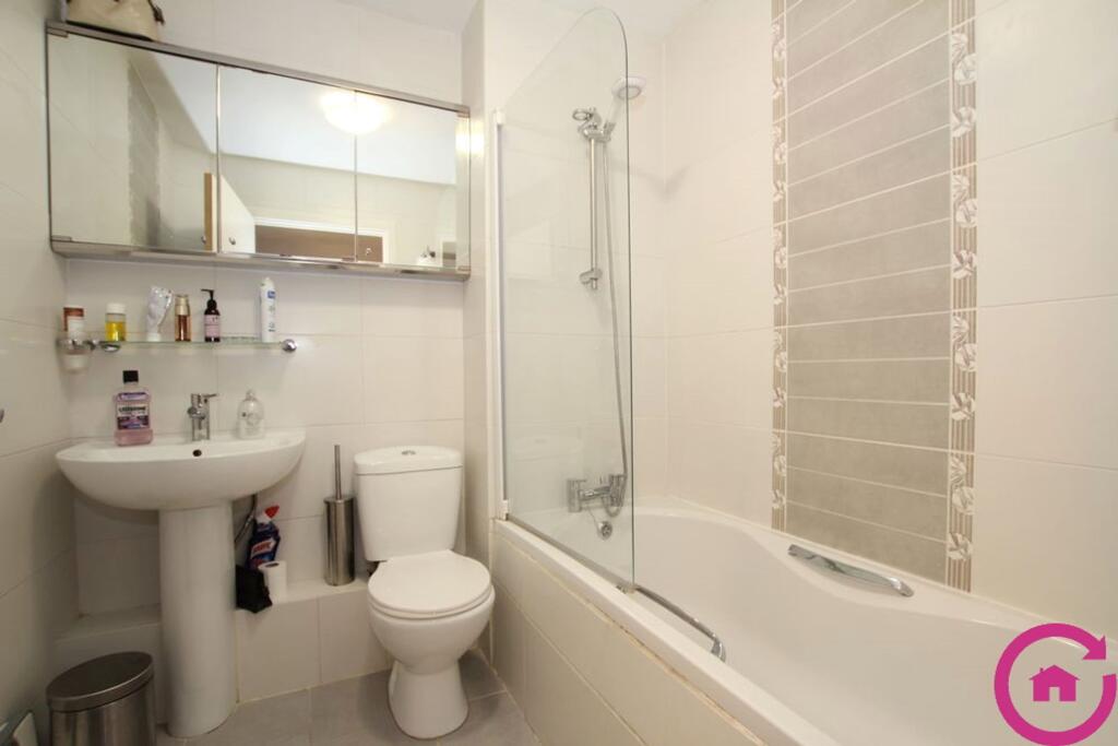 Apartment in Cheltenham, Gloucestershire - More