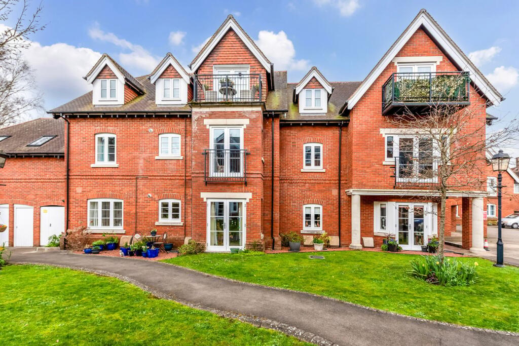 Main image of property: Gosport Lane, Lyndhurst, SO43